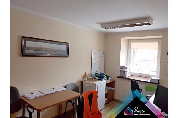 Częstochowa, Budynek Biurowo-Magazynowy Trzech Wieszcz&oacute;w.