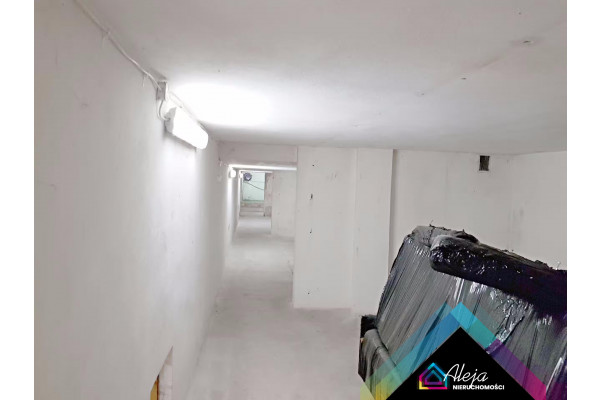 Częstochowa, Budynek Biurowo-Magazynowy Trzech Wieszcz&oacute;w.