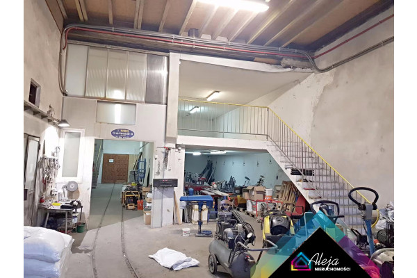 Częstochowa, Budynek Biurowo-Magazynowy Trzech Wieszcz&oacute;w.