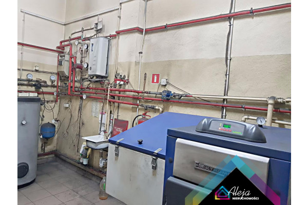 Częstochowa, Budynek Biurowo-Magazynowy Trzech Wieszcz&oacute;w.