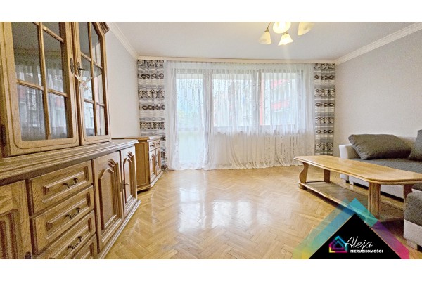 Częstochowa, Kazimierza Michałowskiego, Przestrzenne 2 pokojowe mieszkanie z ogromną kuchnią.P&oacute;łnoc