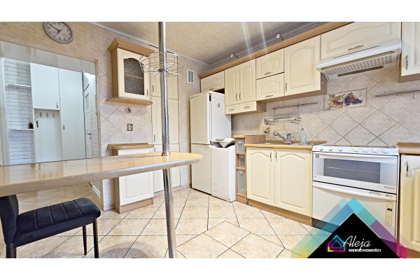 Częstochowa, Kazimierza Michałowskiego, Przestrzenne 2 pokojowe mieszkanie z ogromną kuchnią.P&oacute;łnoc