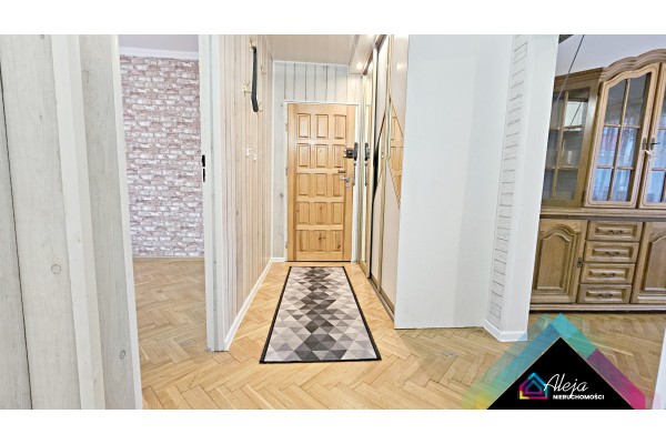 Częstochowa, Kazimierza Michałowskiego, Przestrzenne 2 pokojowe mieszkanie z ogromną kuchnią.P&oacute;łnoc