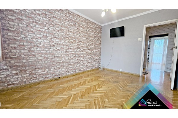 Częstochowa, Kazimierza Michałowskiego, Przestrzenne 2 pokojowe mieszkanie z ogromną kuchnią.P&oacute;łnoc