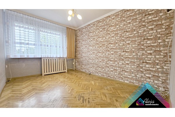 Częstochowa, Kazimierza Michałowskiego, Przestrzenne 2 pokojowe mieszkanie z ogromną kuchnią.P&oacute;łnoc