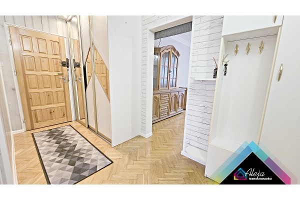 Częstochowa, Kazimierza Michałowskiego, Przestrzenne 2 pokojowe mieszkanie z ogromną kuchnią.P&oacute;łnoc