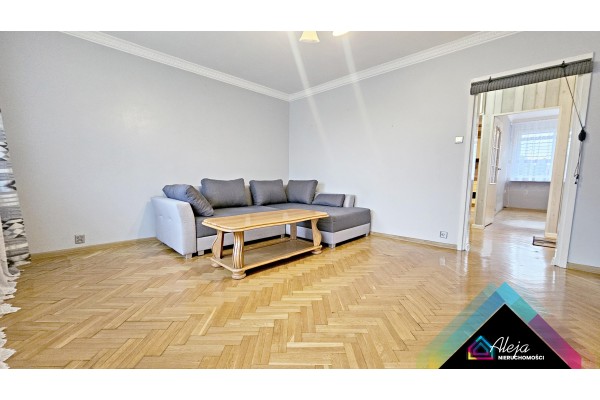 Częstochowa, Kazimierza Michałowskiego, Przestrzenne 2 pokojowe mieszkanie z ogromną kuchnią.P&oacute;łnoc