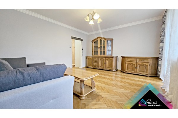 Częstochowa, Kazimierza Michałowskiego, Przestrzenne 2 pokojowe mieszkanie z ogromną kuchnią.P&oacute;łnoc