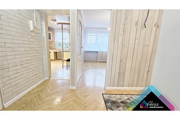 Częstochowa, Kazimierza Michałowskiego, Przestrzenne 2 pokojowe mieszkanie z ogromną kuchnią.P&oacute;łnoc