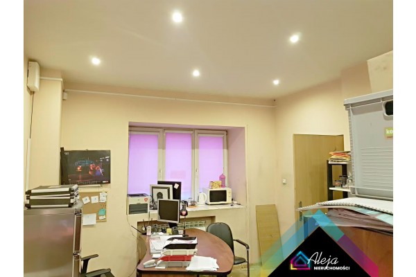 Częstochowa, Budynek Biurowo-Magazynowy Trzech Wieszcz&oacute;w.