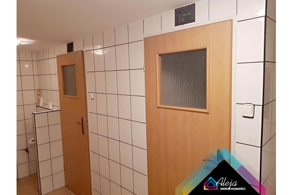 Częstochowa, Budynek Biurowo-Magazynowy Trzech Wieszcz&oacute;w.