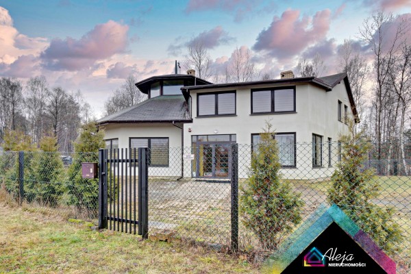 Częstochowa, Kręciwilk, Dom z potencjałem inwestycyjnym 366 m&sup2; | 2 wejścia | Działka 2682 m&sup2;