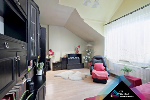 Częstochowa, Kręciwilk, Dom z potencjałem inwestycyjnym 366 m&sup2; | 2 wejścia | Działka 2682 m&sup2;